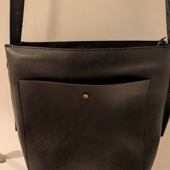 Madewell Handbags - Madewell BLK BUCKET Shoulder Bag